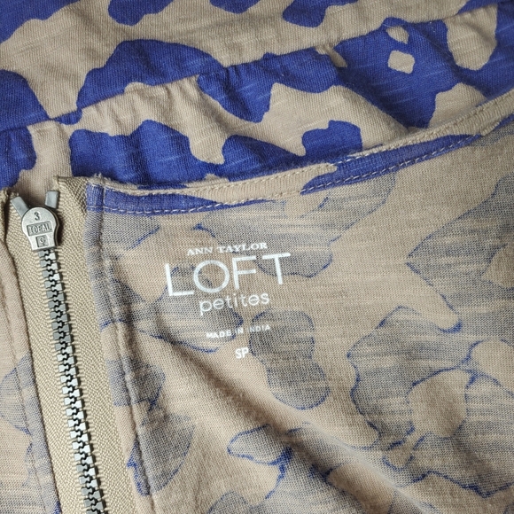 Ann Taylor Loft Petites Short Sleeved Animal Print Blouse Size Small EUC - Picture 2 of 14